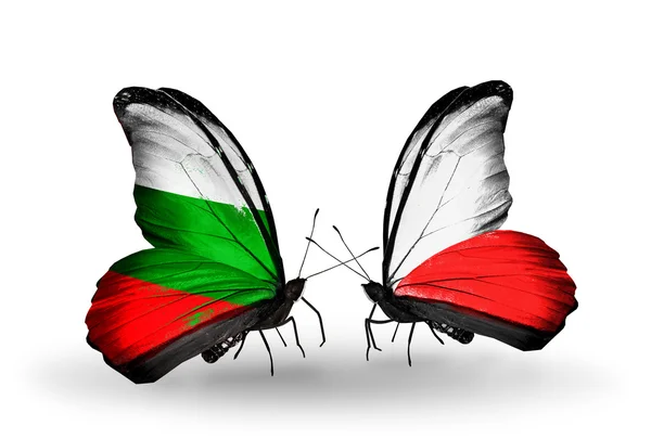 Mariposas con Bulgaria y banderas Polonia con alas — Foto de Stock