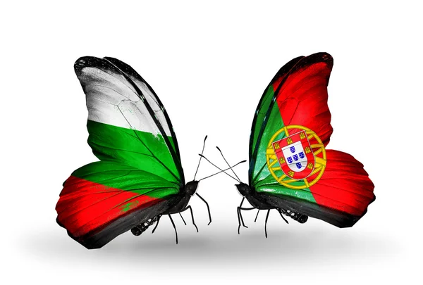 Kelebek kanatları üzerinde Bulgaristan ve Portekiz bayrağı ile — Stok fotoğraf