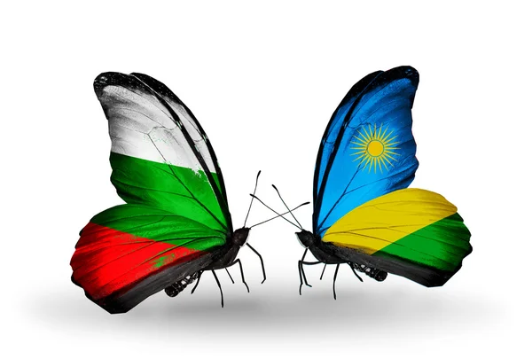 Schmetterlinge mit bulgarischen und ruandischen Flaggen auf Flügeln — Stockfoto