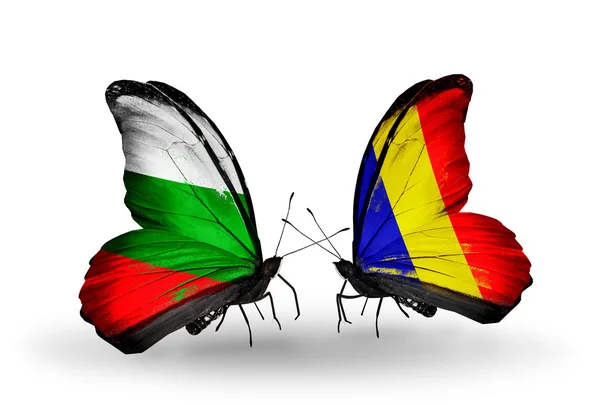 Farfalle con Bulgaria e Ciad, Romania bandiere sulle ali — Foto Stock
