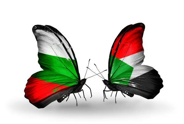 Mariposas con banderas de Bulgaria y Sudán en alas — Foto de Stock