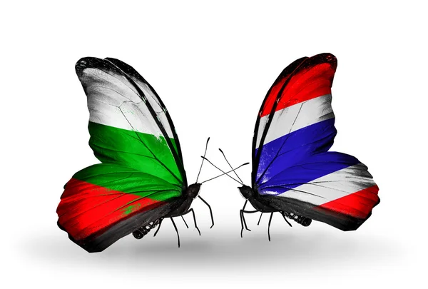 Farfalle con bandiere Bulgaria e Thailandia sulle ali — Foto Stock