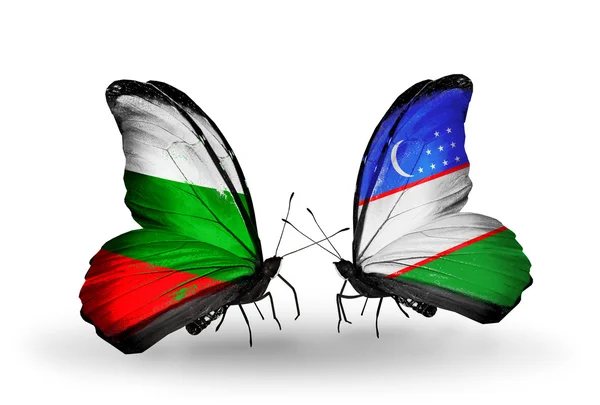 Papillons avec la Bulgarie et l'Ouzbékistan drapeaux sur les ailes — Photo