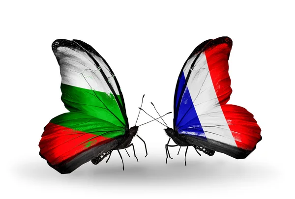 Mariposas con banderas de Bulgaria y Francia en alas — Foto de Stock