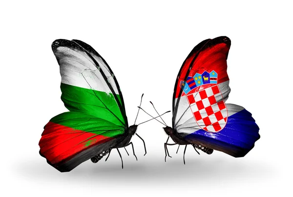 Farfalle con le bandiere di Bulgaria e Croazia sulle ali — Foto Stock