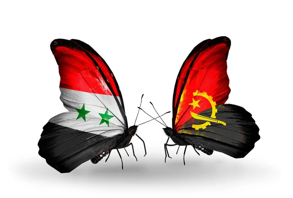 Borboletas com bandeiras da Síria e Angola em asas — Fotografia de Stock