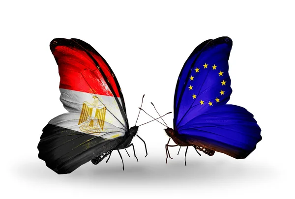 Schmetterlinge mit Fahnen Ägyptens und der Europäischen Union — Stockfoto