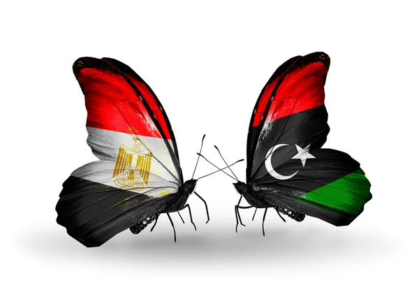 Mariposas con banderas de Egipto y Libia en alas — Foto de Stock