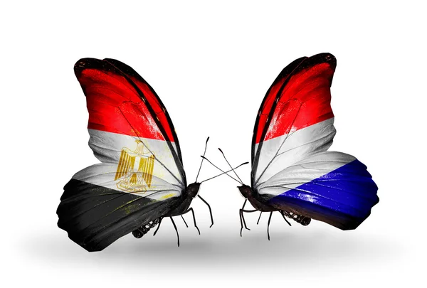 Mariposas con banderas de Egipto y Holanda en alas — Foto de Stock