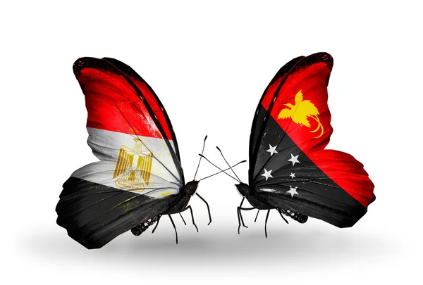 Farfalle con le bandiere di Egitto e Papua Nuova Guinea sulle ali — Foto Stock