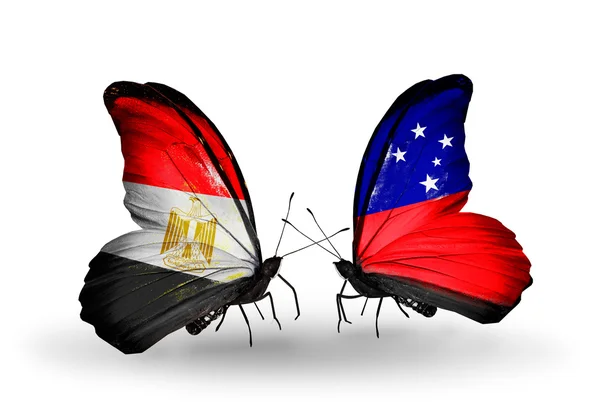 Motýli s Egyptem a samoa vlajky na křídlech — Stock fotografie