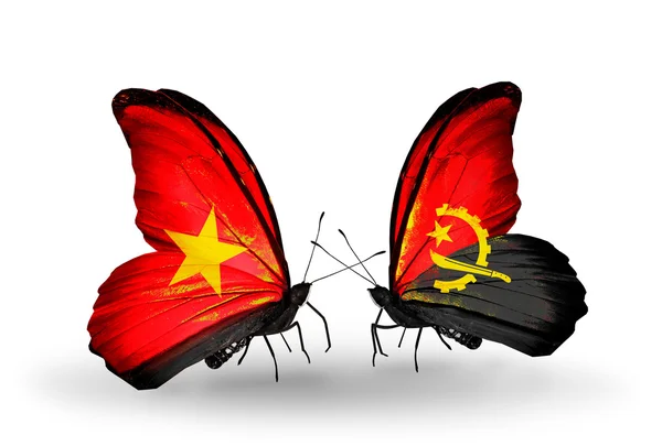 Kelebek kanatları üzerinde vietnam ve angola bayrağı ile — Stok fotoğraf