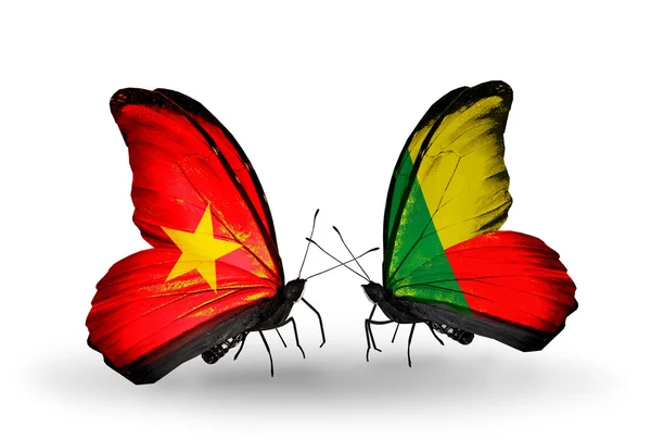 Бабочки с флагами Вьетнама и Бенина на крыльях — стоковое фото