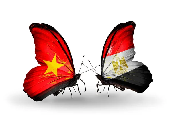 Duas borboletas com bandeiras do Vietnã e Egito — Fotografia de Stock