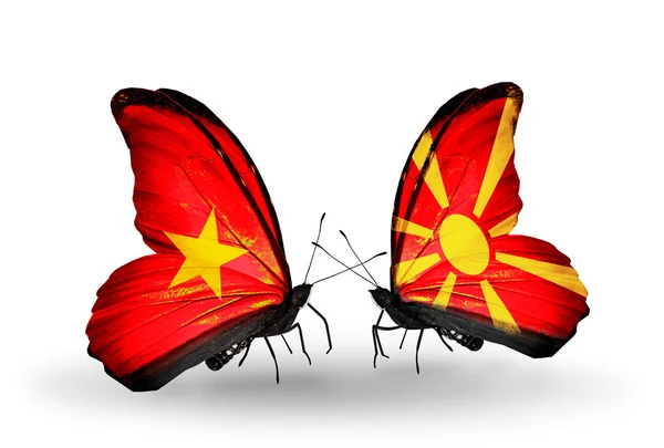 Twee vlinders met vlaggen van vietnam en Macedonië — Stockfoto