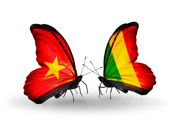Twee vlinders met vlaggen van vietnam en mali — Stockfoto