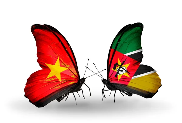 ベトナム、モザンビークの国旗と 2 匹の蝶 — ストック写真
