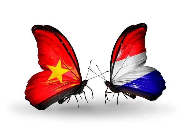 Dva motýli s vlajkami Vietnamu a Holandska — Stock fotografie