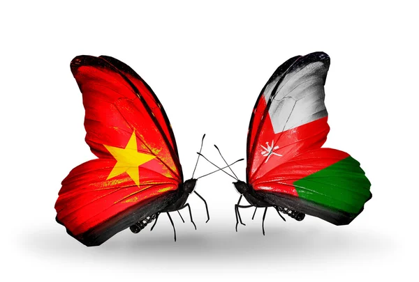 Deux papillons avec des drapeaux du Vietnam et d'Oman — Photo