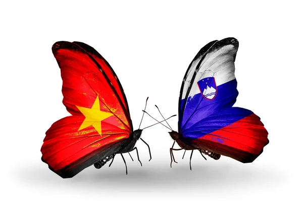 Duas borboletas com bandeiras do Vietnã e Eslovênia — Fotografia de Stock