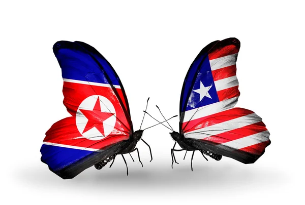 Farfalle con bandiere della Corea del Nord e della Liberia sulle ali — Foto Stock