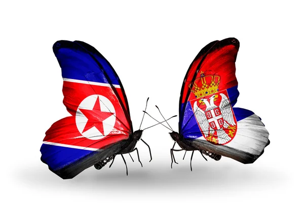 Papillons avec des drapeaux de Corée du Nord et de Serbie sur les ailes — Photo