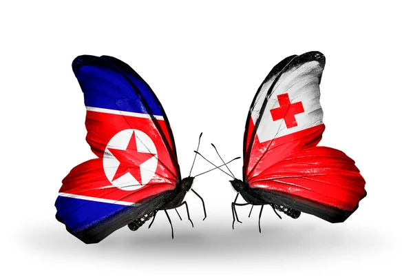 Mariposas con banderas de Corea del Norte y Tonga en alas — Foto de Stock