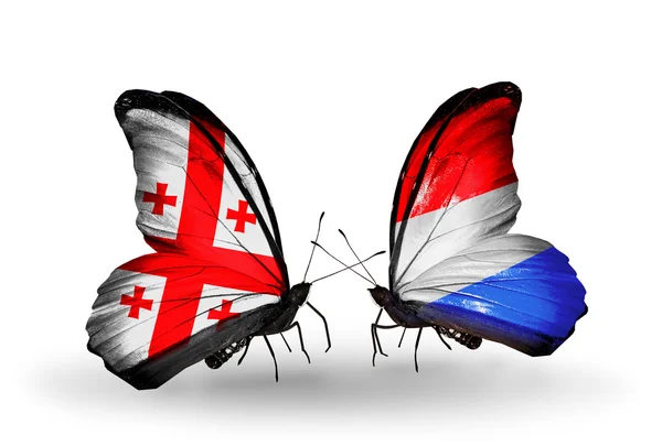 Kelebek kanatları üzerinde Gürcistan ve Lüksemburg Adaları bayraklı — Stok fotoğraf