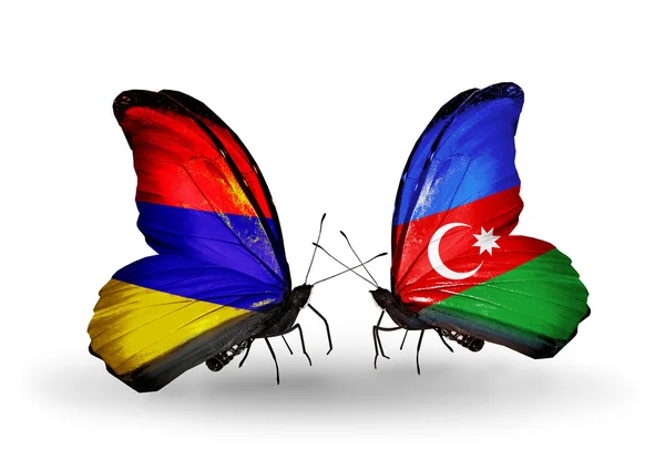 翼上のアルメニアとアゼルバイジャンのフラグと蝶 — ストック写真