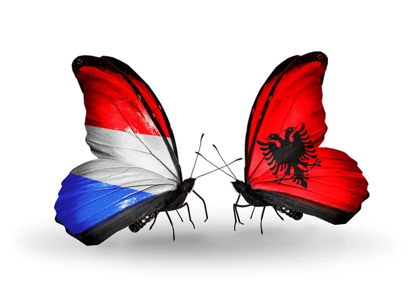 Borboletas com bandeiras de Luxemburgo e Albânia em asas — Fotografia de Stock