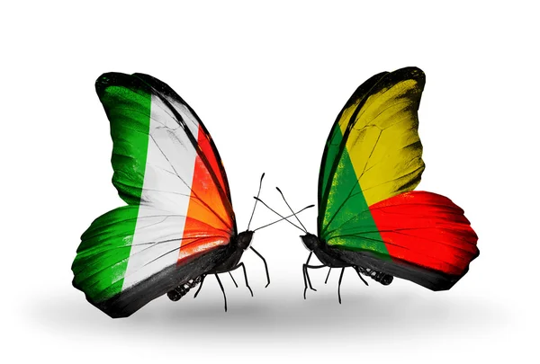 Papillons avec drapeaux d'Irlande et du Bénin sur les ailes — Photo