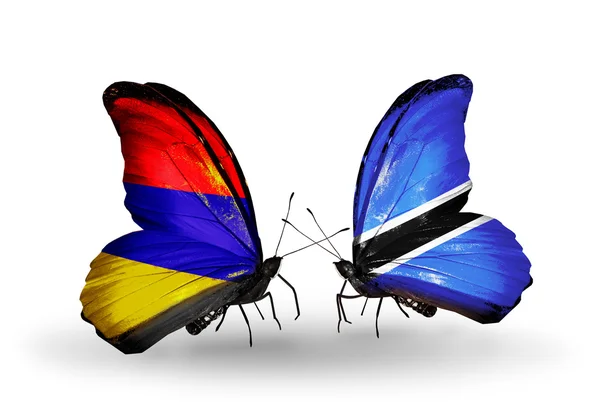 Mariposas con banderas de Armenia y Botswana en alas — Foto de Stock