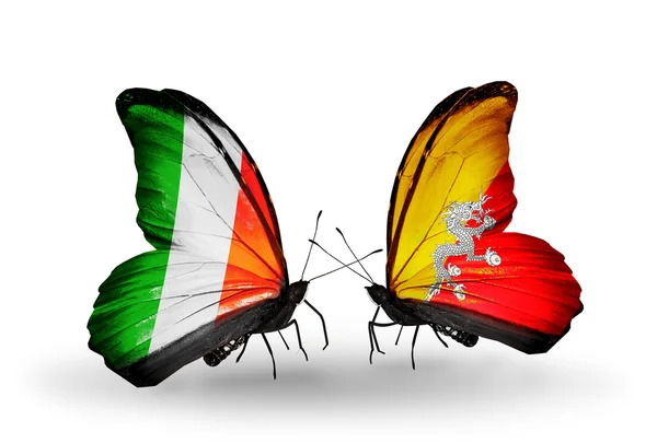 Motýli s Irskem a Bhútán vlajky na křídlech — Stock fotografie
