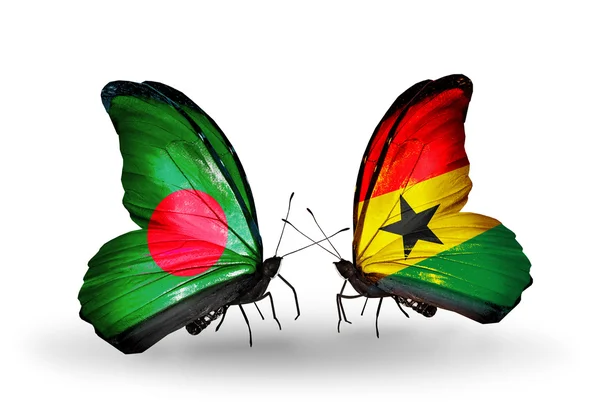 Mariposas con banderas de Bangladesh y Ghana en alas — Foto de Stock