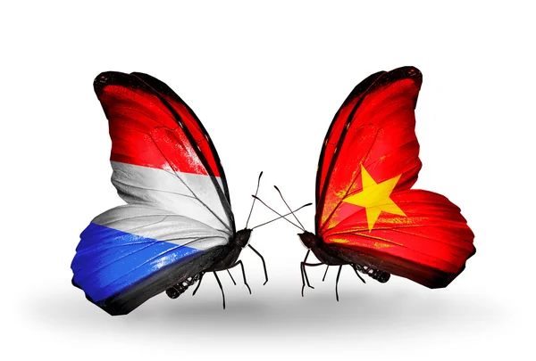 Papillons avec drapeaux Luxembourg et Vietnam sur les ailes — Photo