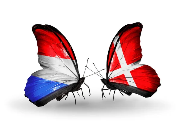 Farfalle con bandiera lussemburghese e danese sulle ali — Foto Stock