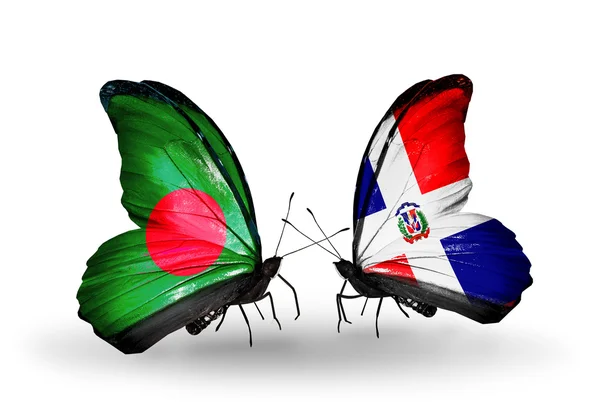 Borboletas com bandeiras de Bangladesh e Dominicana em asas — Fotografia de Stock