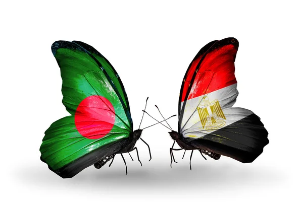 蝴蝶翅膀上的孟加拉国和埃及标志 — 图库照片