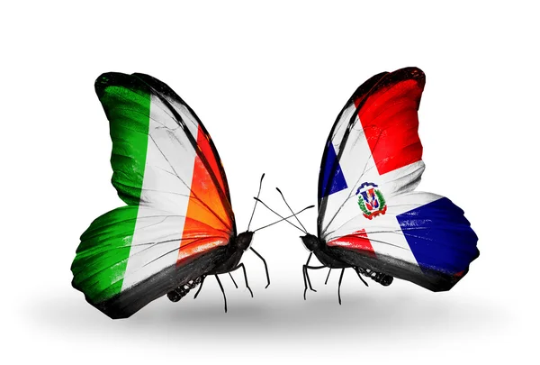 Mariposas con banderas de Irlanda y Dominicana en alas —  Fotos de Stock