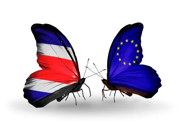 Farfalle con bandiere Costa Rica e Unione Europea sulle ali — Foto Stock