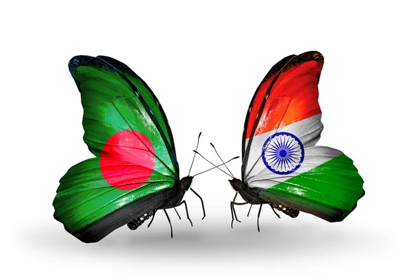 Kelebek kanatları üzerinde Hindistan ve Bangladeş bayrağı ile — Stok fotoğraf