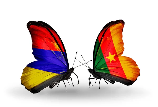Borboletas com bandeiras da Armênia e Camarões em asas — Fotografia de Stock