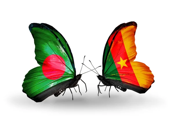 Vlinders met bangladesh en Kameroen vlaggen op vleugels — Stockfoto