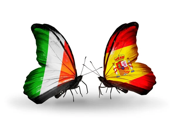 Mariposas con banderas de España e Irlanda en alas — Foto de Stock