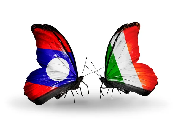 Schmetterlinge mit laotischen und irischen Flaggen auf Flügeln — Stockfoto