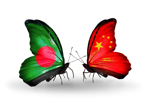 Бабочки с флагами Бангладеш и Китая на крыльях — стоковое фото