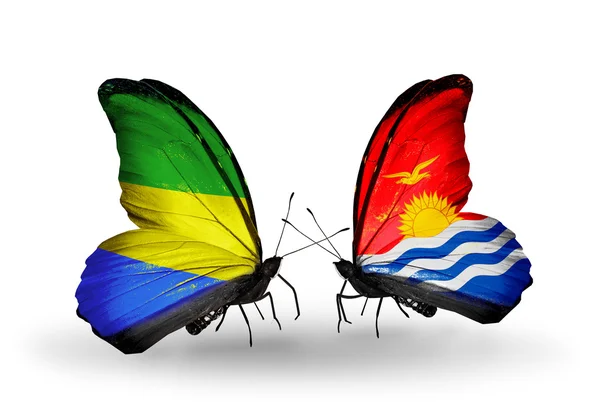 Papillons avec drapeaux Gabon et Kiribati sur les ailes — Photo