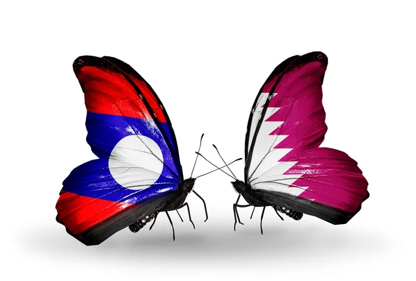 Papillons avec drapeaux du Laos et du Qatar sur les ailes — Photo