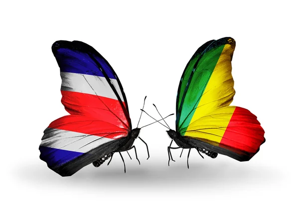 Kosta Rika ve kongo bayrakları kanatlar üzerinde kelebekler — Stok fotoğraf