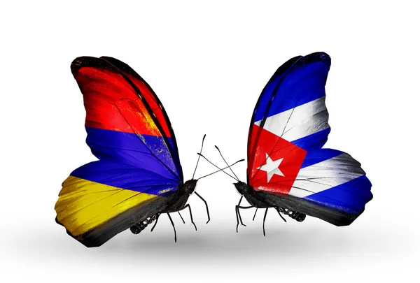 Papillons avec l'Arménie et Cuba drapeaux sur les ailes — Photo